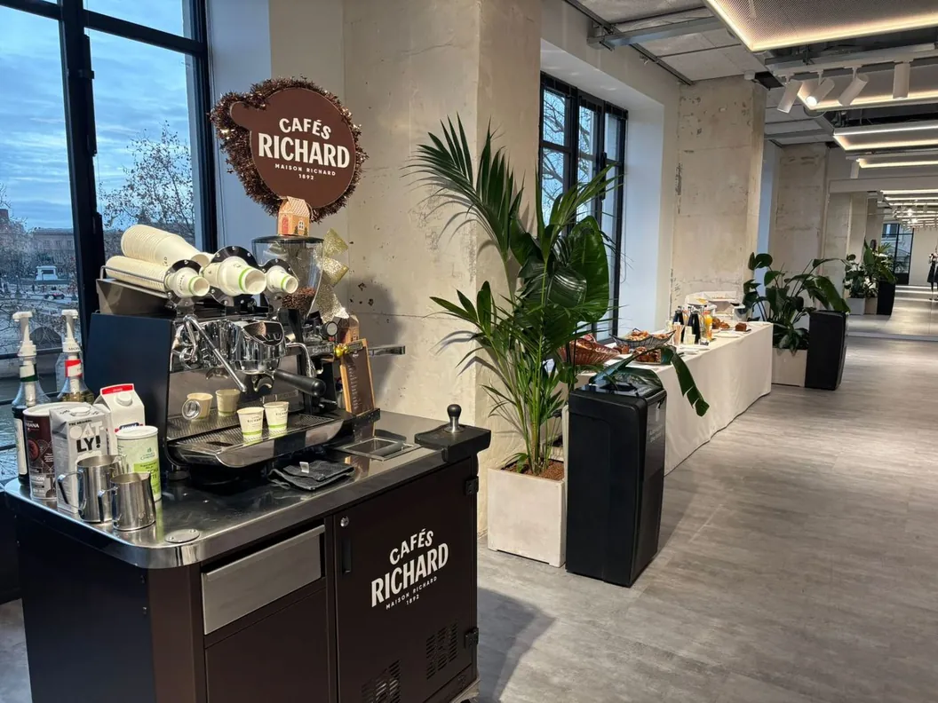 CAFÉS RICHARD — BORDS DE SEINE